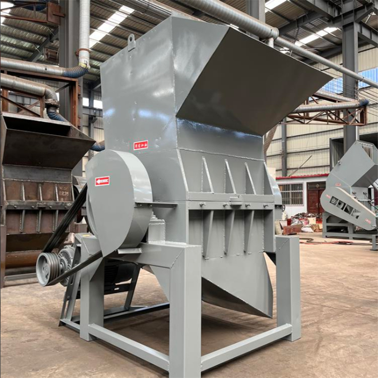 各類材料粉碎設備全解析 從塑料卡板到橡膠輪胎的高效處理方案